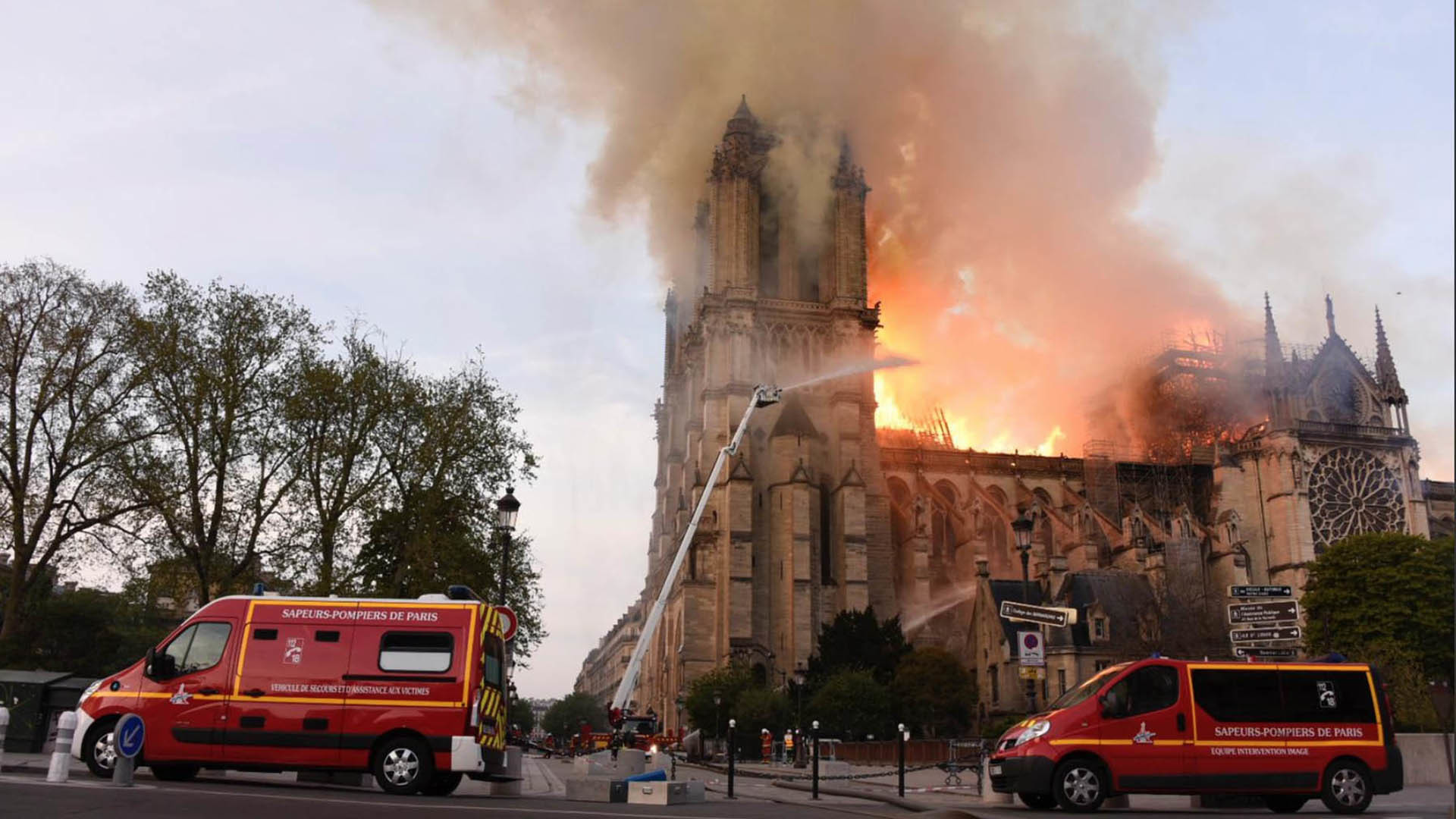 Сгорел нотр. Пожар в соборе Парижской Богоматери (2019). Нотр дам де пари пожар.